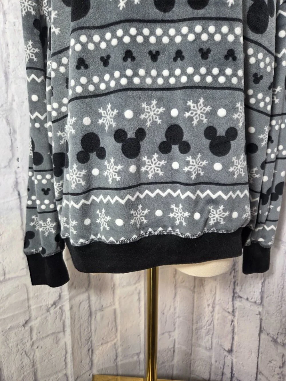 Disney Medium Black White Mickey Mouse Snowflake Longsleeve Fleece Pajama Set - Picture 8 of 14